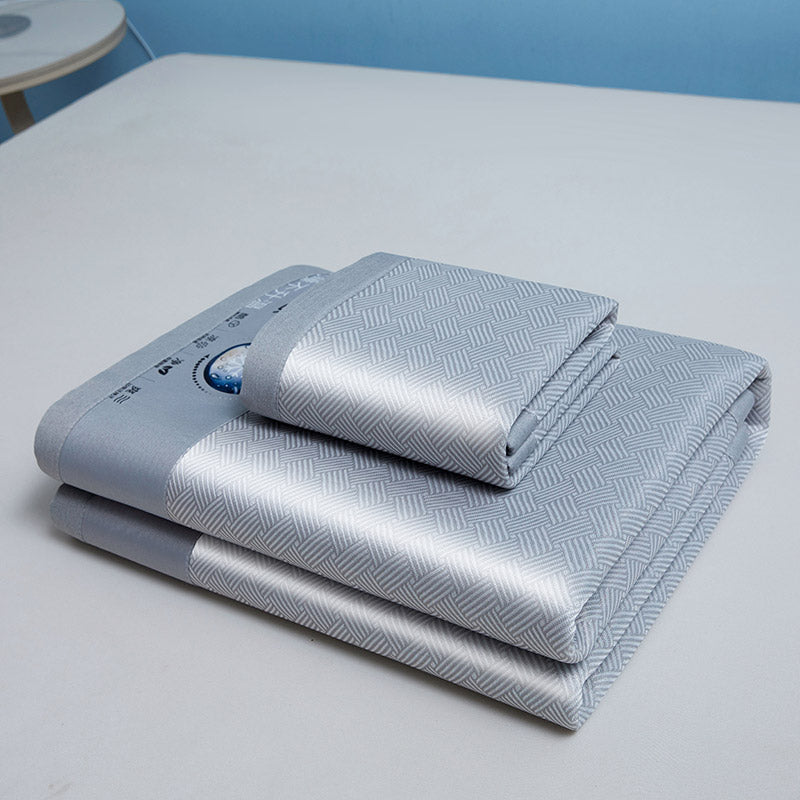 Cooling Ice Silk Mattress Pad – Carbon Fiber Summer Bed Mat with Wide Edging and Pillowcase for Cool, Comfortable Nighttime Sleep