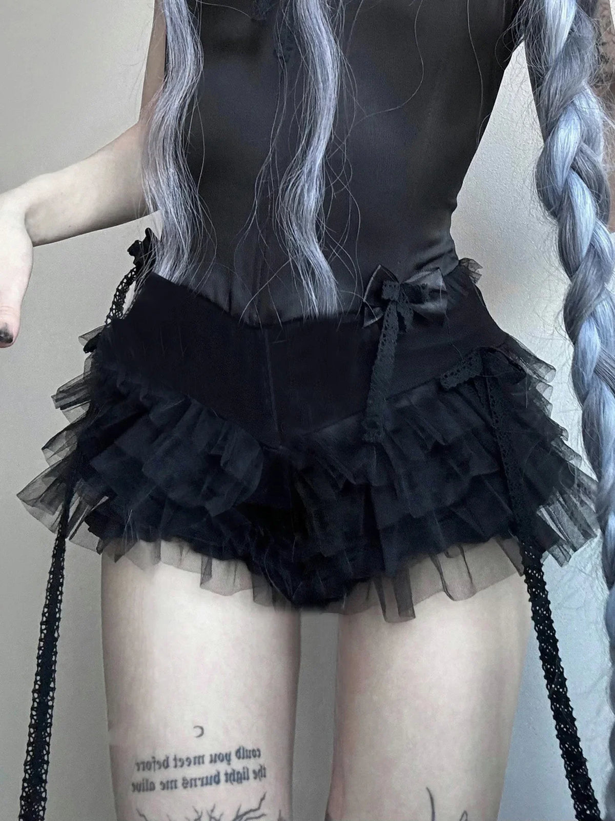 Gothic Lace Ruffle Shorts – Low-Waist Lolita Mini Shorts for Women with Cute Gyaru Aesthetic and Edgy Streetwear Styling