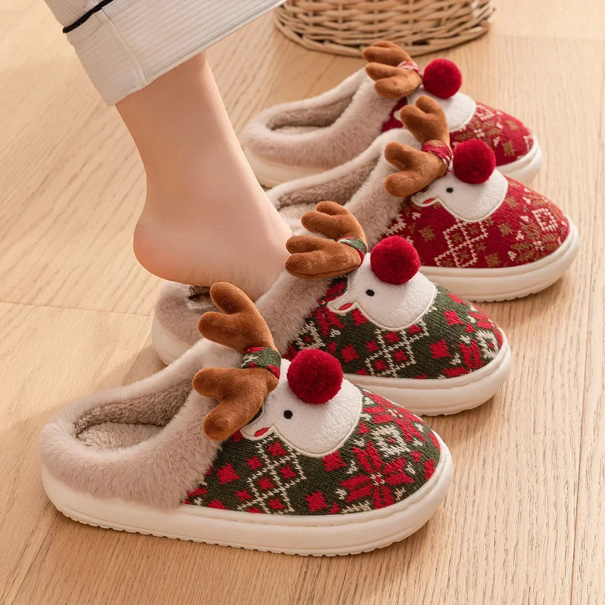 Women’s Winter Cotton Christmas Slippers – Cute Cartoon Deer Non-Slip Indoor Shoes for Girls, Cozy Holiday Home Footwear & Party Style