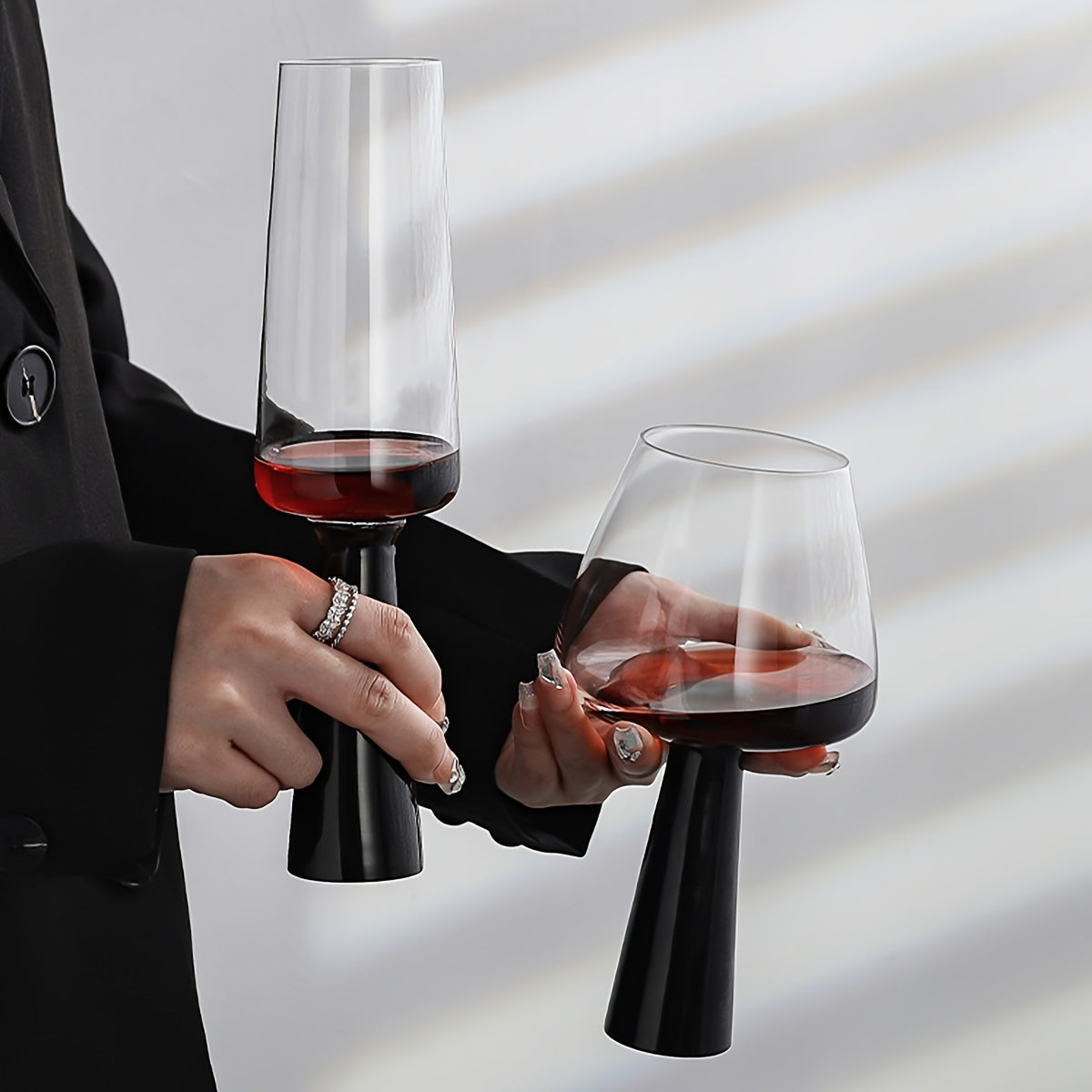 Retro Black Pillar Glassware Set – Handmade Round Wine, Champagne, Mojito and Cocktail Glasses for Stylish Parties, Gifts and Home Bars
