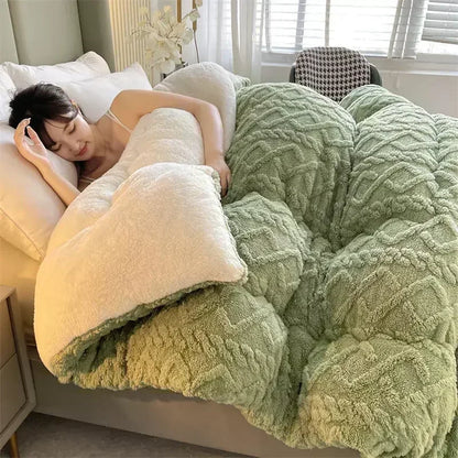 Super Thick Winter Blanket – Warm Artificial Lamb Cashmere Weighted Comforter for Beds and Sofas with Cozy Autumn Cold Weather Comfort