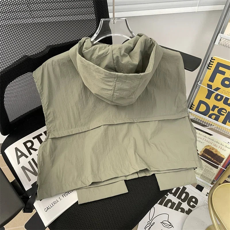 Men’s Tactical Techwear Vest – Summer Lightweight Hooded Utility Vest with Zipper Pockets for Outdoor, Workwear & Street Style