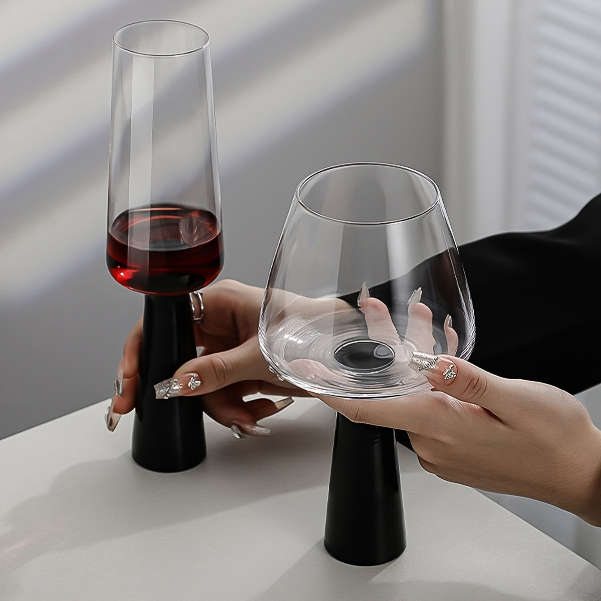 Retro Black Pillar Glassware Set – Handmade Round Wine, Champagne, Mojito and Cocktail Glasses for Stylish Parties, Gifts and Home Bars