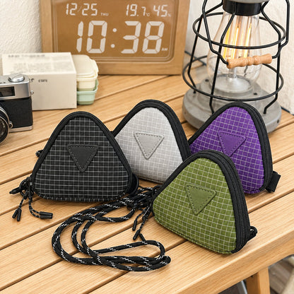 Japanese-Style Men’s Shoulder Bag – Compact Contrast Triangle Crossbody Pouch for Headphones, Keys, Workwear Outfits and Casual Everyday Carry