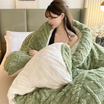 Super Thick Winter Blanket – Warm Artificial Lamb Cashmere Weighted Comforter for Beds and Sofas with Cozy Autumn Cold Weather Comfort