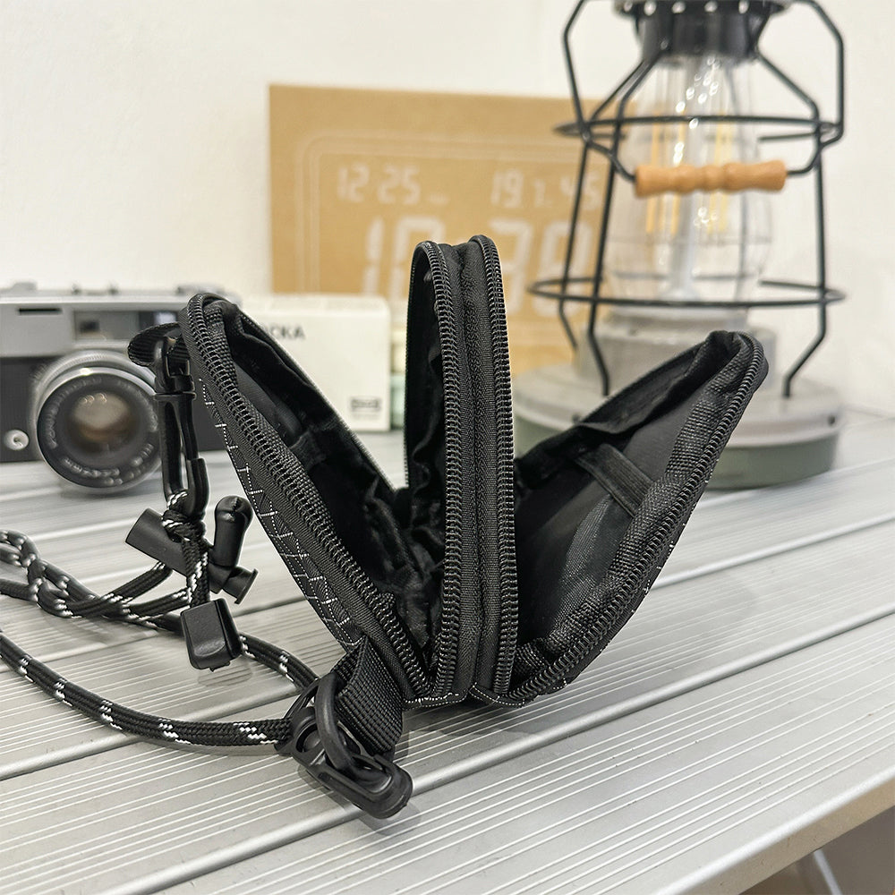 Japanese-Style Men’s Shoulder Bag – Compact Contrast Triangle Crossbody Pouch for Headphones, Keys, Workwear Outfits and Casual Everyday Carry