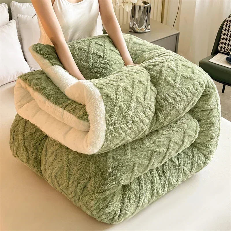 Super Thick Winter Blanket – Warm Artificial Lamb Cashmere Weighted Comforter for Beds and Sofas with Cozy Autumn Cold Weather Comfort