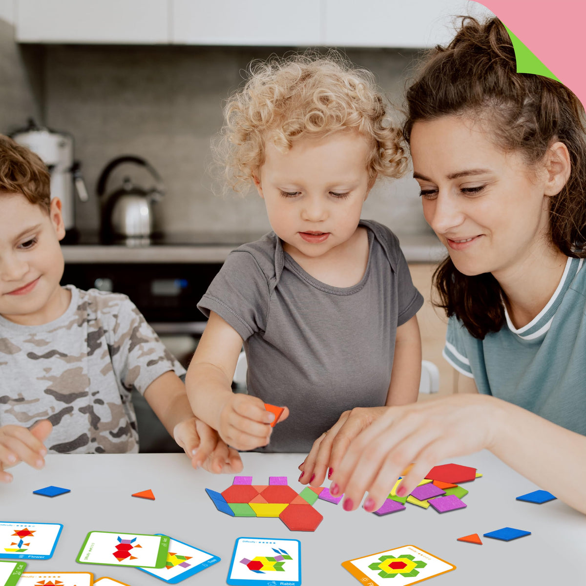 Wooden Pattern Blocks Set – 155-Piece Montessori Geometric Tangram Puzzle for Kids Developing Shape Recognition, Fine Motor Skills and Creativity