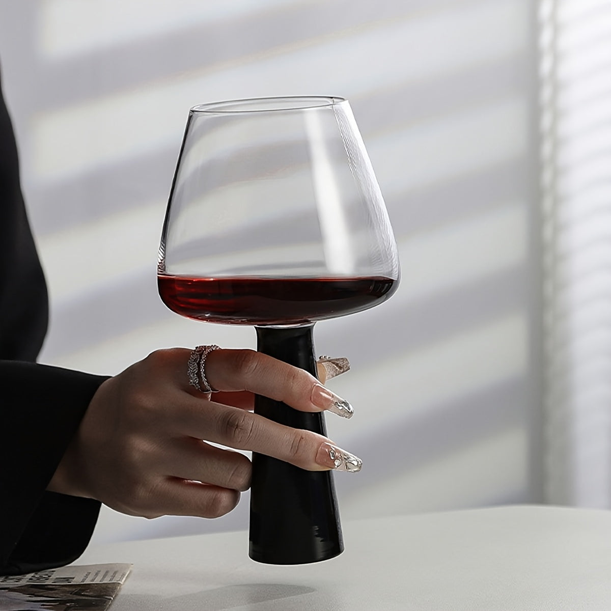 Retro Black Pillar Glassware Set – Handmade Round Wine, Champagne, Mojito and Cocktail Glasses for Stylish Parties, Gifts and Home Bars
