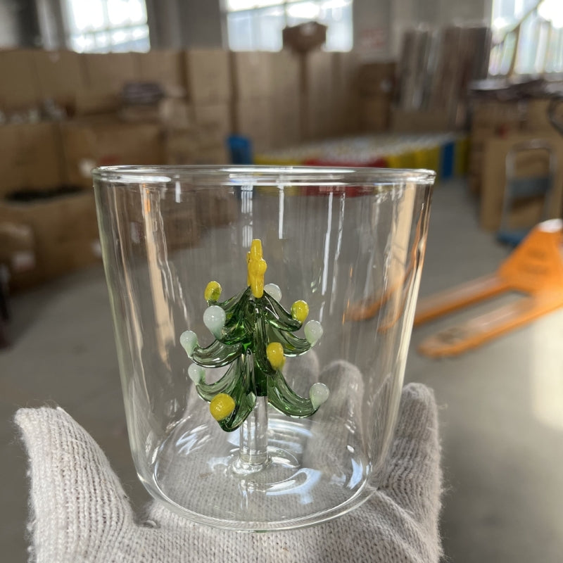 Christmas Tree Drinking Glass – 3D Double-Layer Wine and Water Goblet with Internal Holiday Figurine, Creative Festive Cup Gift Idea