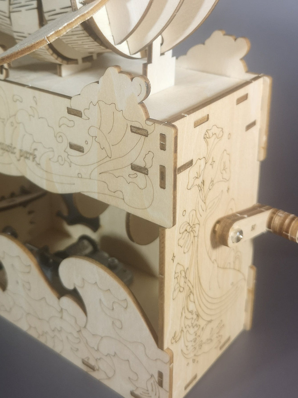 3D Wooden Whale Music Box Puzzle- Handmade DIY Seaside Assembly Model Kit for Birthday Christmas and Creative Home Decoration