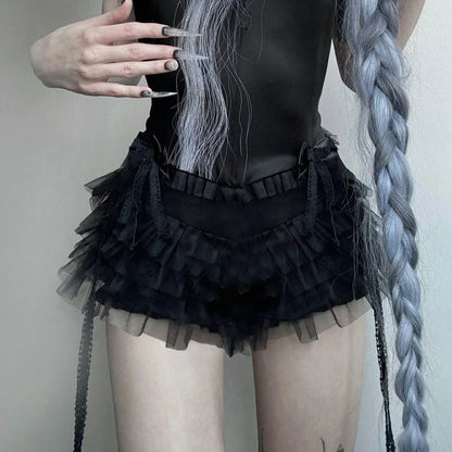 Gothic Lace Ruffle Shorts – Low-Waist Lolita Mini Shorts for Women with Cute Gyaru Aesthetic and Edgy Streetwear Styling