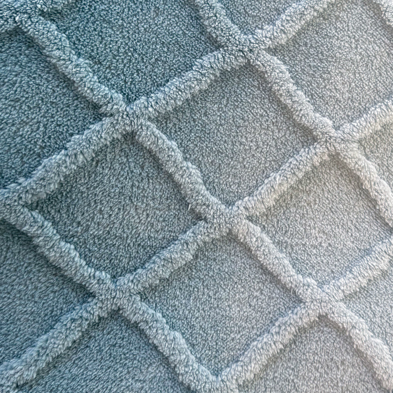 Gradient Coral Fleece Blanket – Soft Rhombic Jacquard Sofa Throw for Autumn Winter Home Decor, Cozy Warmth and Versatile Comfort