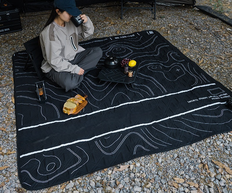 Outdoor Picnic Mat – Waterproof Aluminum Film Blanket for Camping & Spring Outings