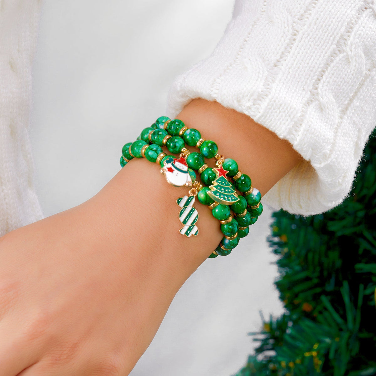 Enchanting Santa Bead Bracelet Set – Colorful Elastic Christmas Jewelry for Women, Holiday Reindeer Bracelets for Festive Outfits & Gifting