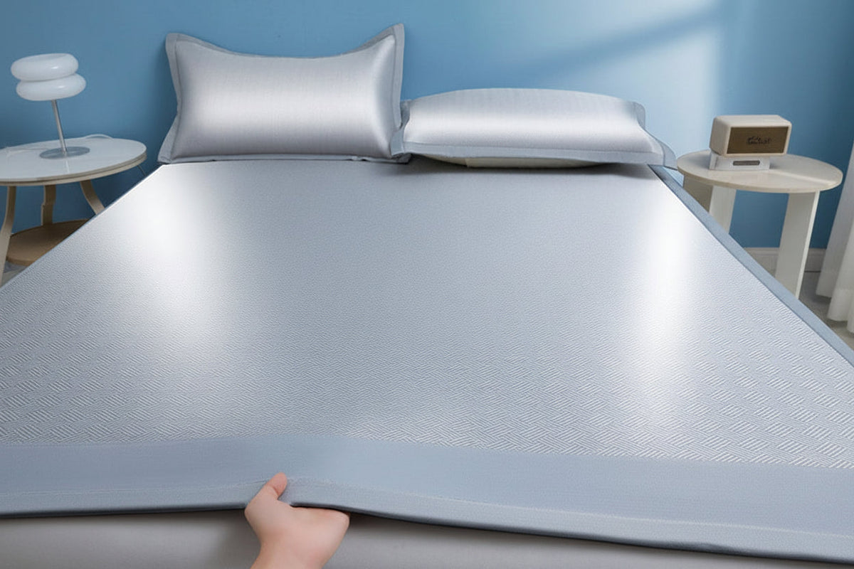 Cooling Ice Silk Mattress Pad – Carbon Fiber Summer Bed Mat with Wide Edging and Pillowcase for Cool, Comfortable Nighttime Sleep