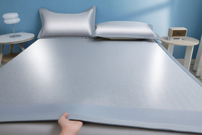 Cooling Ice Silk Mattress Pad – Carbon Fiber Summer Bed Mat with Wide Edging and Pillowcase for Cool, Comfortable Nighttime Sleep