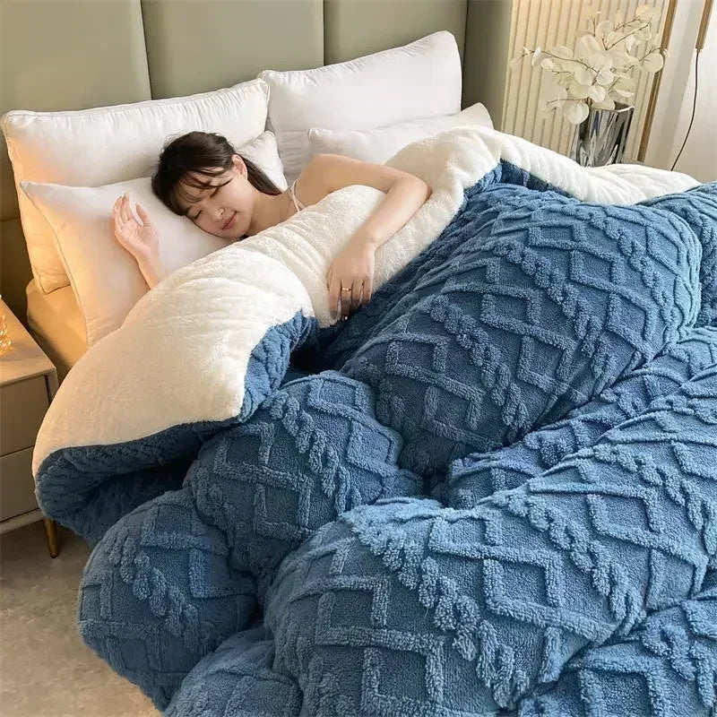 Super Thick Winter Blanket – Warm Artificial Lamb Cashmere Weighted Comforter for Beds and Sofas with Cozy Autumn Cold Weather Comfort