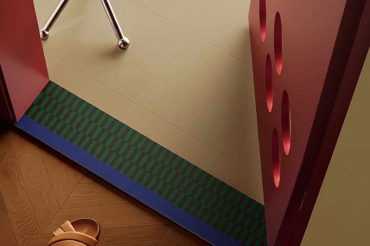 Non-Slip Bathroom Floor Mat – Water-Absorbing Diatom Mud Rug with Striped Design for Showers, Doorways and Quick-Drying Everyday Bathroom Comfort