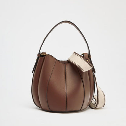 Luxury Designer Bucket Bag – Fashionable Crossbody Handbag with Detachable Wallet Pocket for Everyday Chic