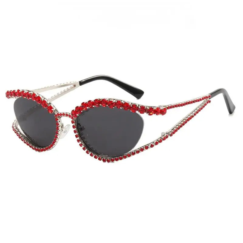 Diamond Cat Eye Hollow Concave Sunglasses – Trendsetting Street Photography Eyewear with Bold 3D Lens Shape for Fashion-Forward Women