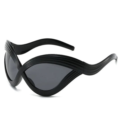 Oversized Cat Eye Futuristic Sunglasses – UV400 Y2K Punk-Style 2000s Party Glasses for Bold Summer Fashion and Cool Statement Looks
