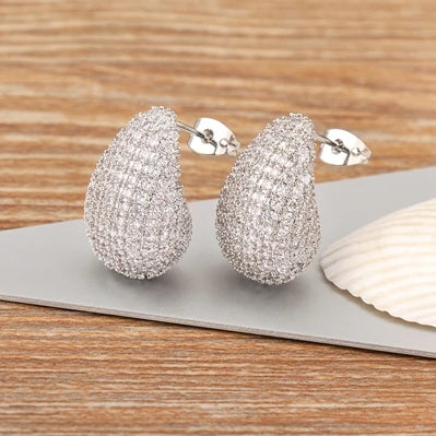 Glossy Waterdrop Zircon Earrings – Lightweight Chunky Gold or Silver Hoops with Hollow Design for Trendy Women’s Fashion Jewelry Looks
