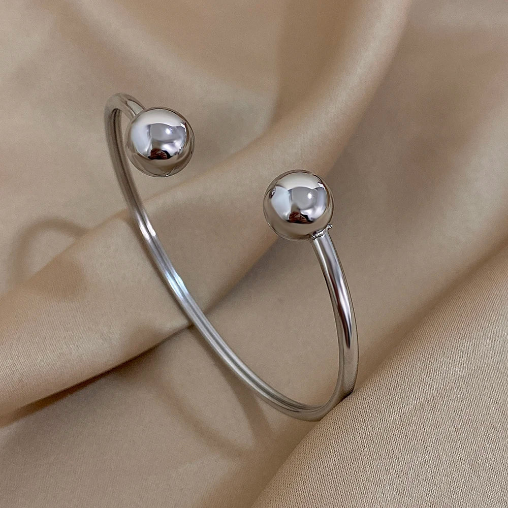 Shell Heart Open Cuff Bracelet – Stainless Steel Gold Bangle for Women, Romantic Valentine’s Gift with Delicate Charm