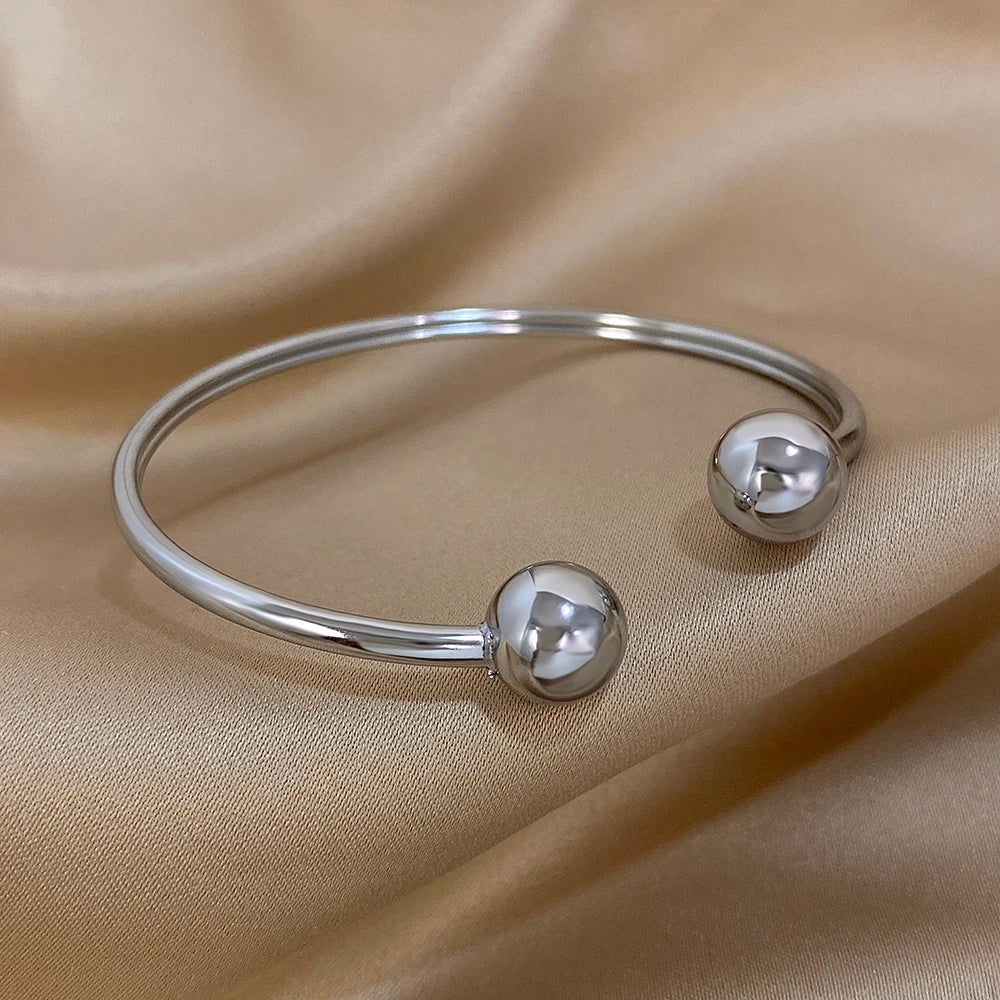 Shell Heart Open Cuff Bracelet – Stainless Steel Gold Bangle for Women, Romantic Valentine’s Gift with Delicate Charm