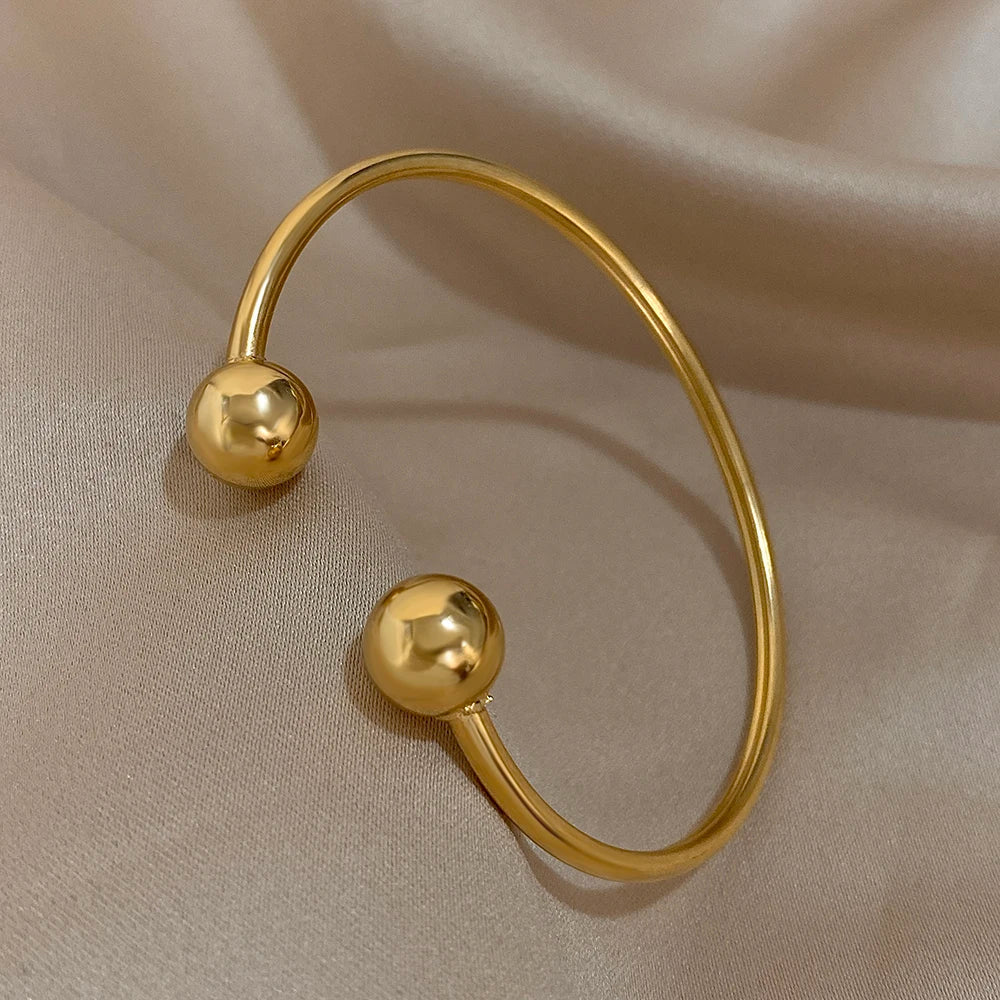 Shell Heart Open Cuff Bracelet – Stainless Steel Gold Bangle for Women, Romantic Valentine’s Gift with Delicate Charm
