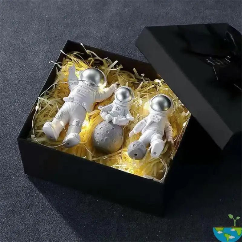 Astronaut Resin Decor – Space-Inspired Desk & Bedroom Décor, Perfect Gift for Space Enthusiasts