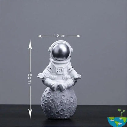 Astronaut Resin Decor – Space-Inspired Desk & Bedroom Décor, Perfect Gift for Space Enthusiasts