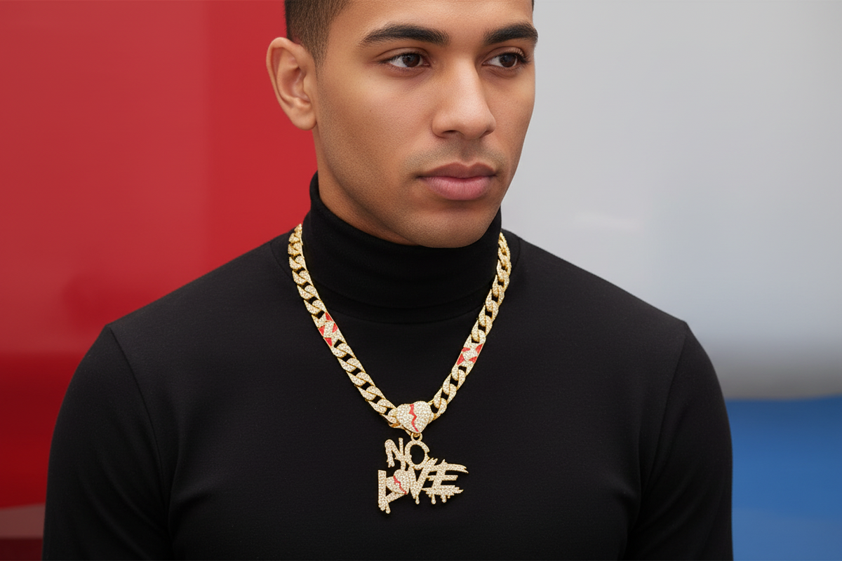 Shiny No Love Pendant Necklace – Iced Cuban Chain Hip Hop Jewelry for Men and Women Streetwear Style Gifts