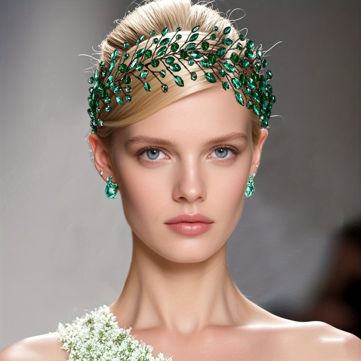 Emerald Rhinestone Hairband – High-End Carnival & Masquerade Headpiece for Elegant Ladies Seeking Glamorous Hair Accessories