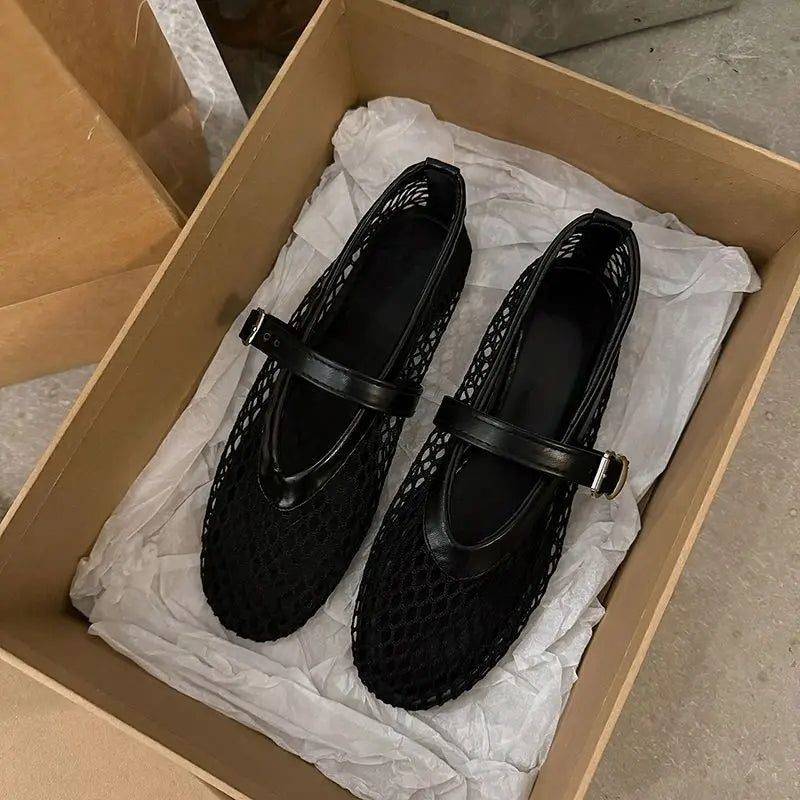 Summer Mesh Hollow Sandals for Women – Retro Chic Flats for Beach & Everyday Comfort