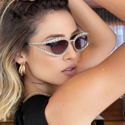 Diamond Cat Eye Hollow Concave Sunglasses – Trendsetting Street Photography Eyewear with Bold 3D Lens Shape for Fashion-Forward Women