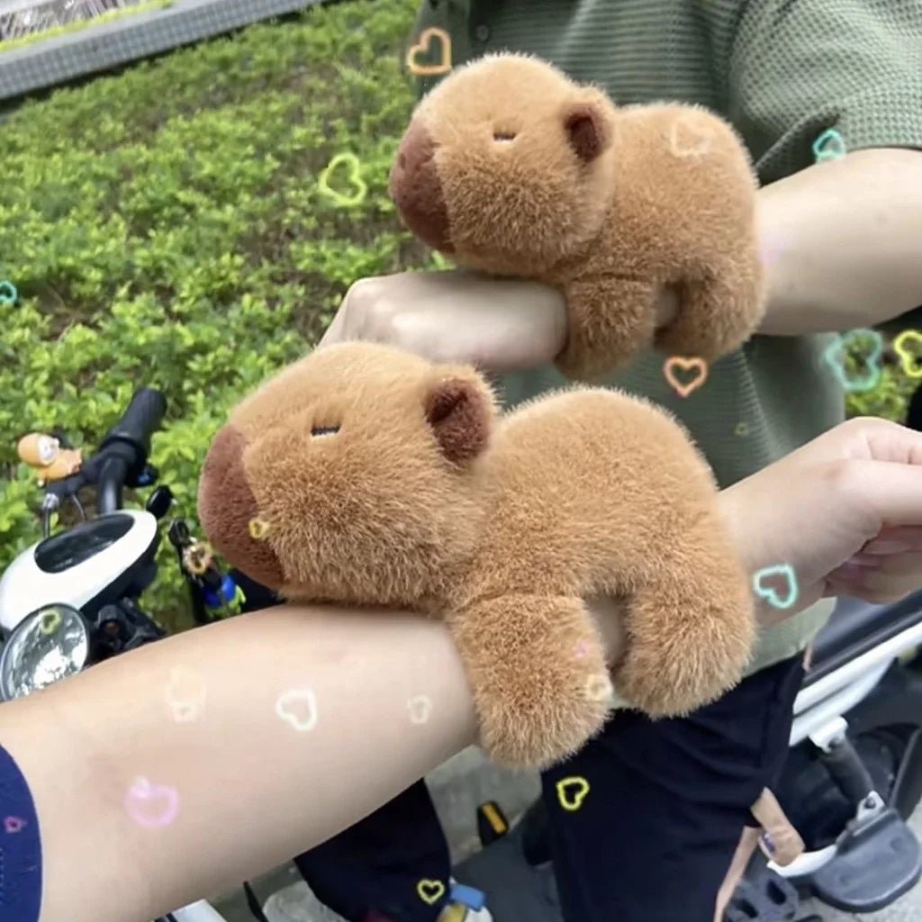 Capybara Plush Snap Bracelet and Key Chain – Fun Slap Wrap Wristband Toy for All Ages, Perfect New Year Gift & Playful Accessory