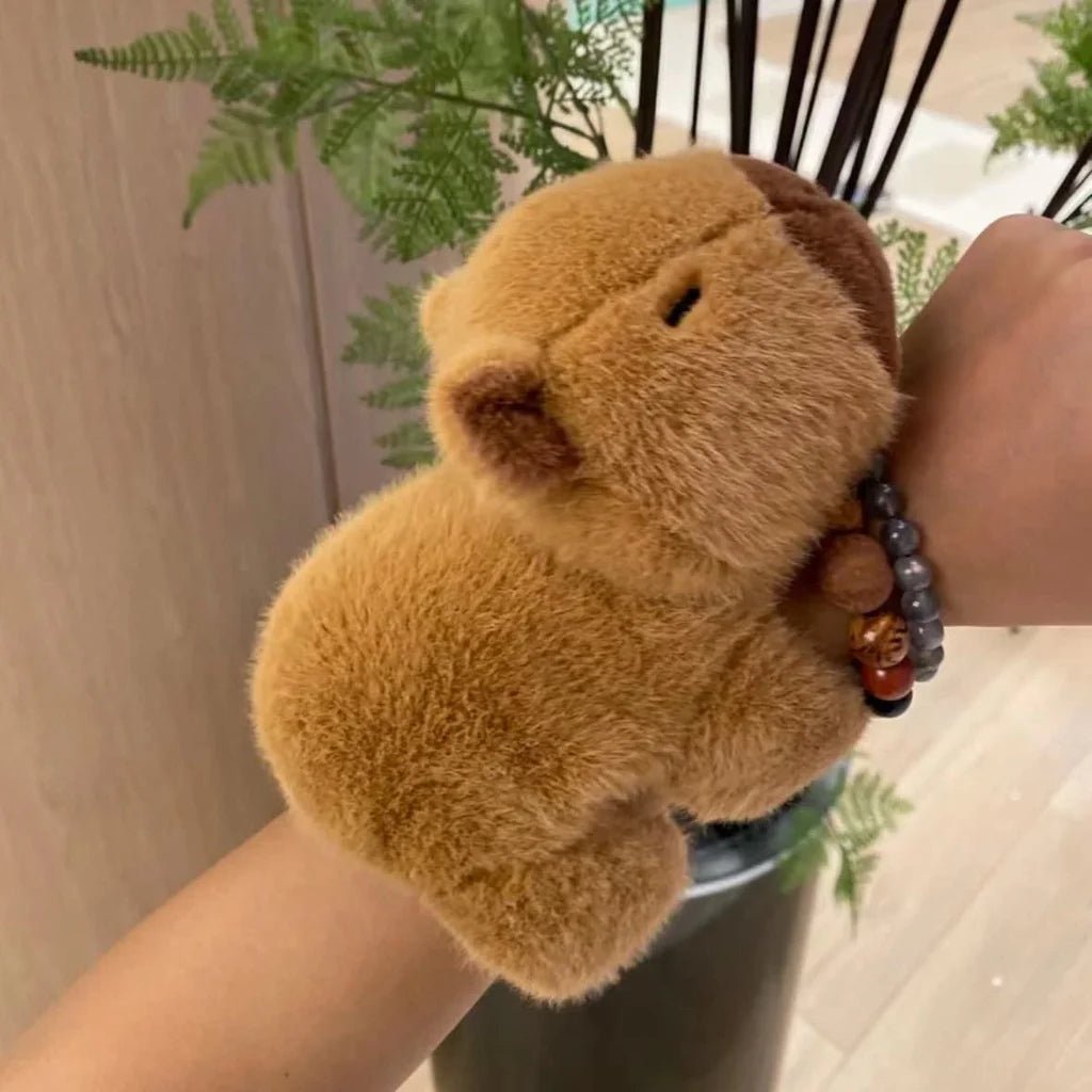 Capybara Plush Snap Bracelet and Key Chain – Fun Slap Wrap Wristband Toy for All Ages, Perfect New Year Gift & Playful Accessory