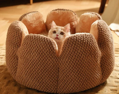 Cactus Petal Cat Bed – Soft & Cozy Winter Nest for Small Dogs & Cats