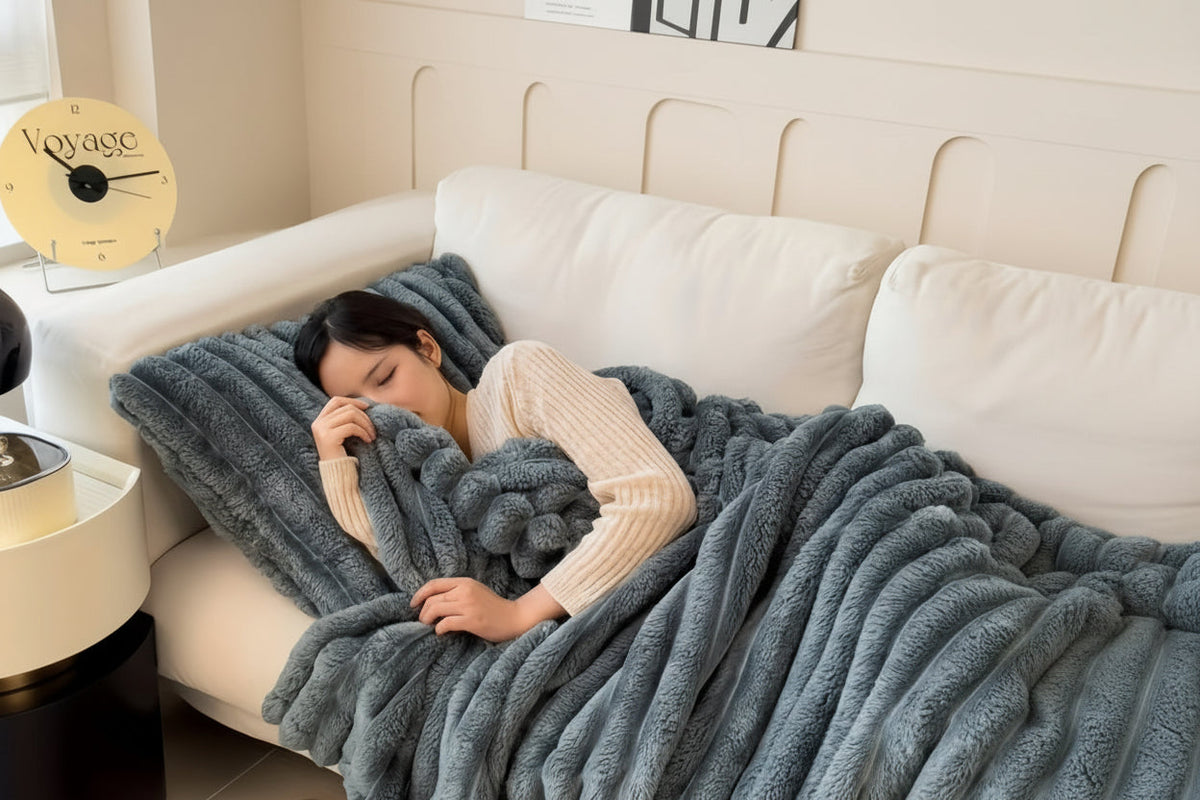 Ultra-Soft Faux Rabbit Fur Sherpa Throw Blanket – Double-Sided Weighted Microfiber Fleece Blanket for Bedroom and Living Room
