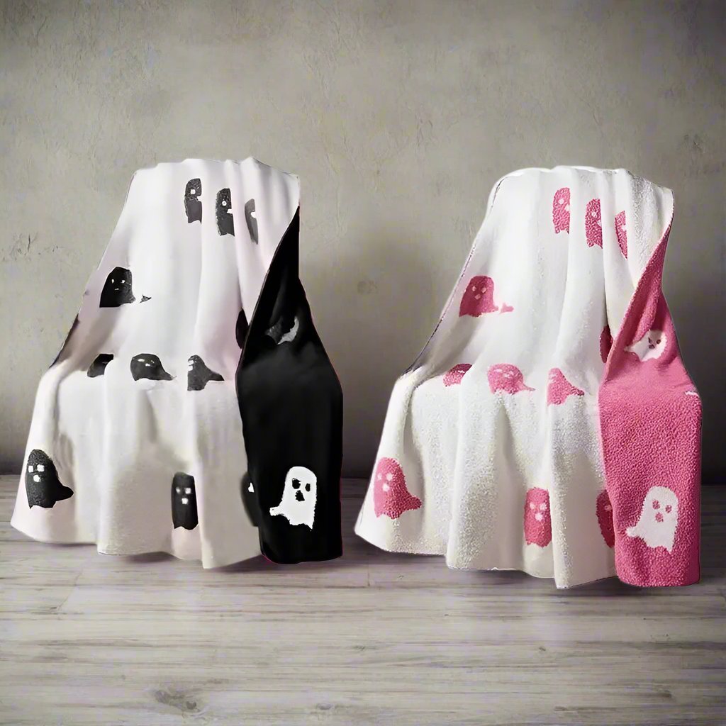 Double-Sided Pink and Balck Ghost Halloween Blanket – Cozy Flannel Throw for Beds, Sofas, & Couches
