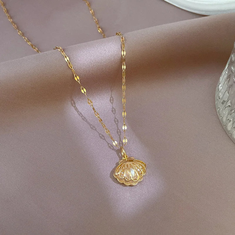 Gold-Plated Shell Charm Necklace – Elegant Freshwater Pearl Choker for Women, Perfect for Weddings, Parties & Gift Giving