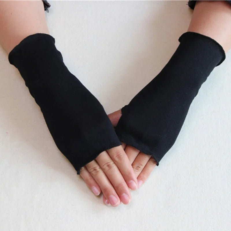 Half Finger Plush Gloves – Stylish Winter Warmth for Men & Women with Fingerless Flexibility
