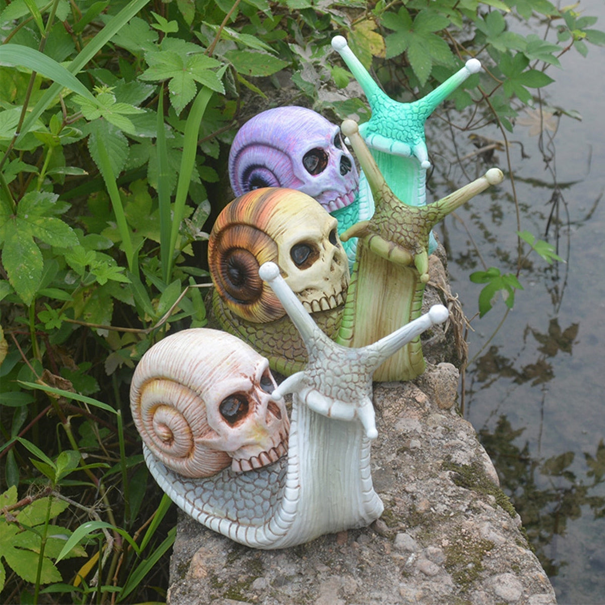 Halloween Snail Skeleton Skull - Statue Resin Horror Snail Sculpture Gothic Outdoor Garden Decoration Figurine