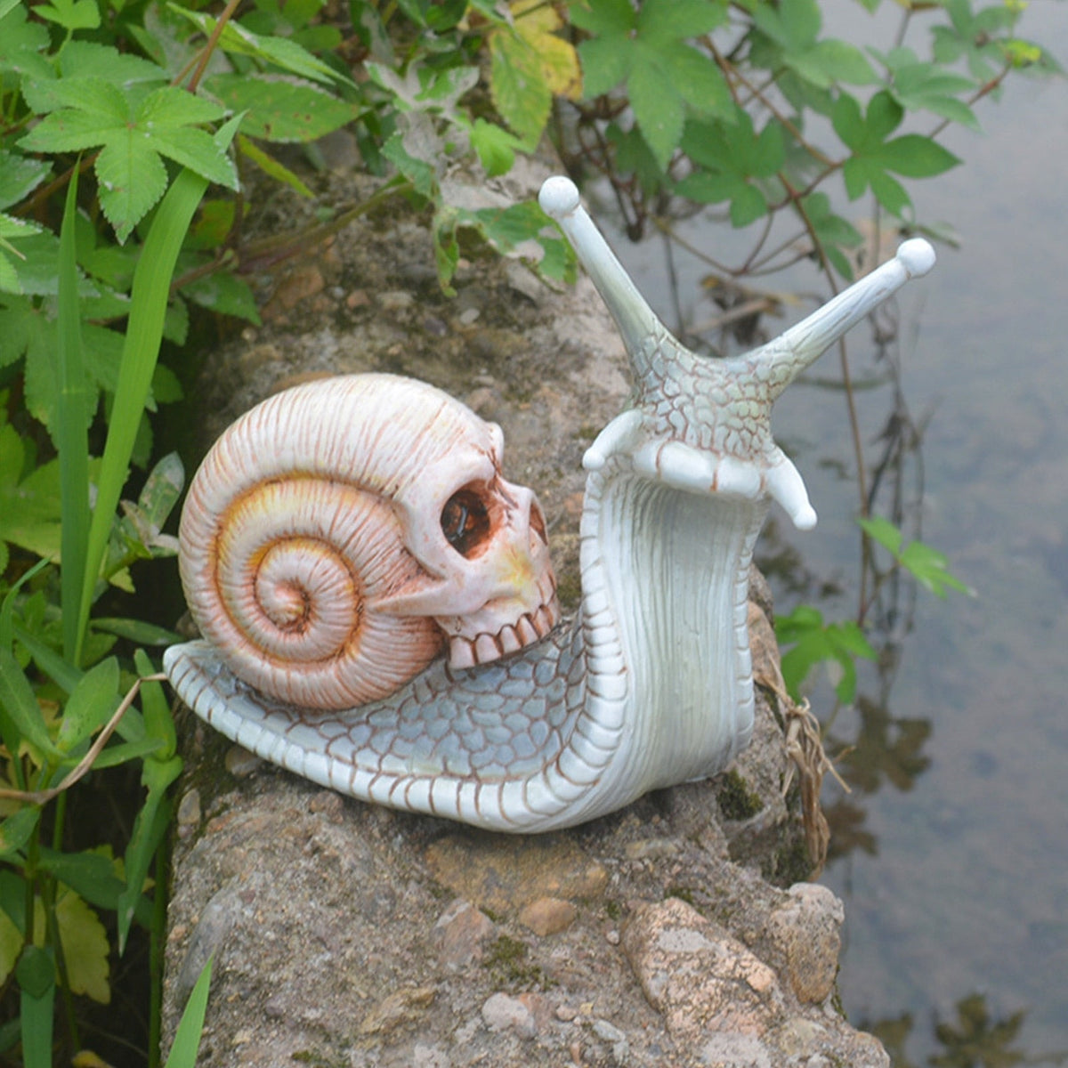 Halloween Snail Skeleton Skull - Statue Resin Horror Snail Sculpture Gothic Outdoor Garden Decoration Figurine