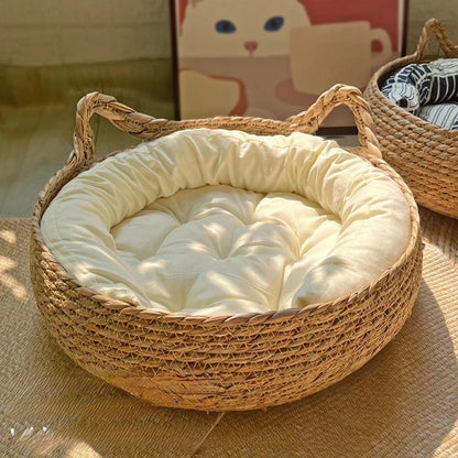 Handwoven Rattan Cat Bed – Cozy Scratch-Resistant Nest with Detachable, Washable Warmth Pad for Winter Comfort