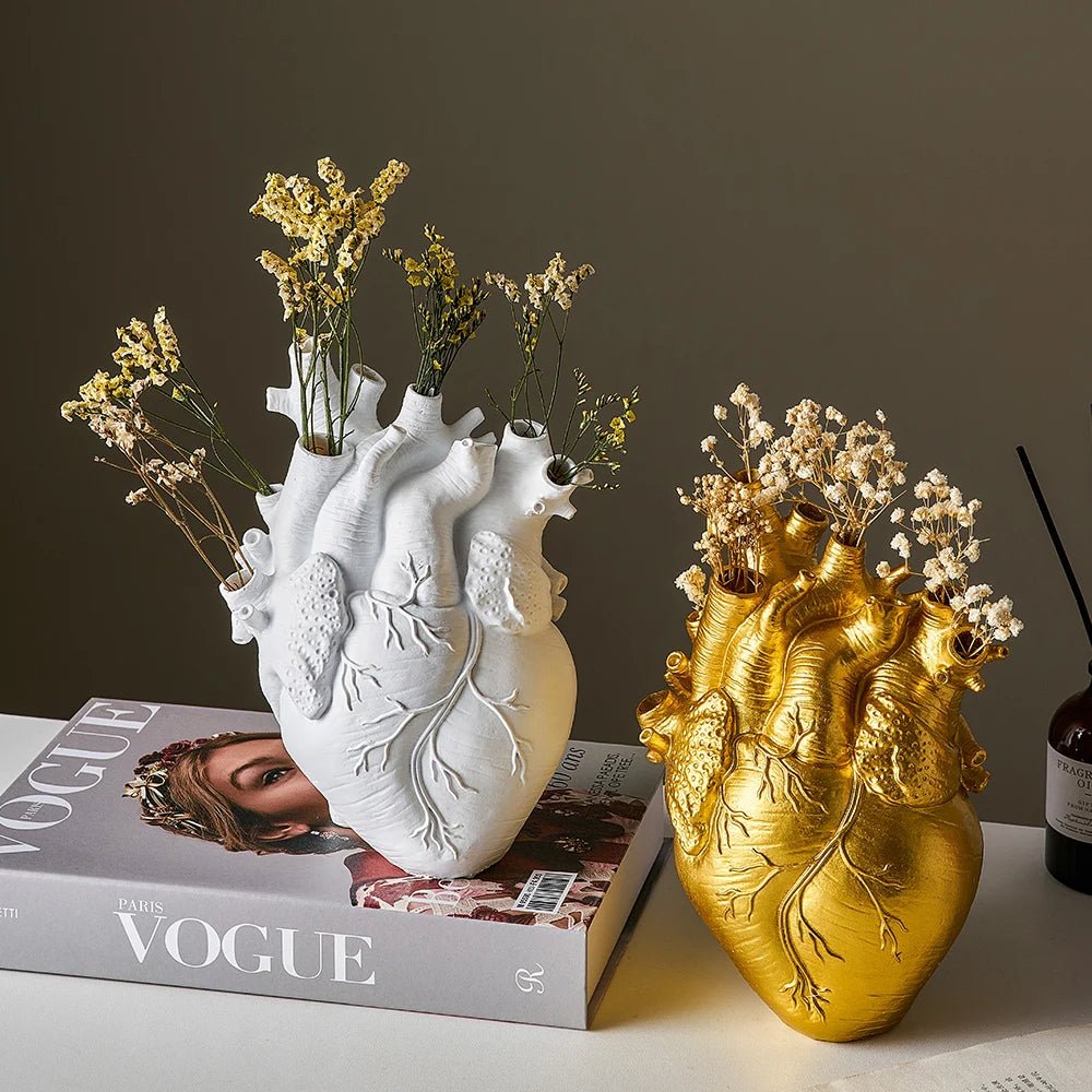 Heart-Shaped Resin Vase – Nordic-Inspired Flower Arrangement Container for Fresh or Dried Blooms, Perfect Home Décor Accent