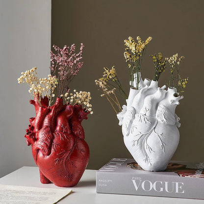 Heart-Shaped Resin Vase – Nordic-Inspired Flower Arrangement Container for Fresh or Dried Blooms, Perfect Home Décor Accent