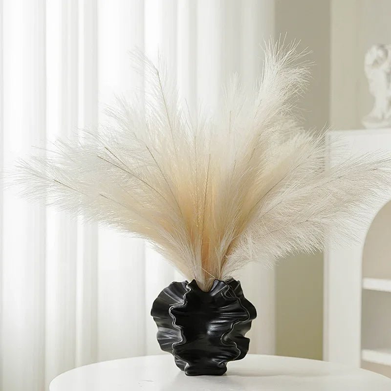Nordic Ceramic Vase with Irregular Curves – Petal-Inspired Design for Stunning Flower Arrangements and Chic Home Décor