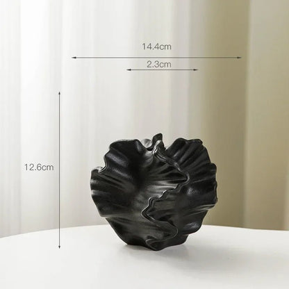 Nordic Ceramic Vase with Irregular Curves – Petal-Inspired Design for Stunning Flower Arrangements and Chic Home Décor